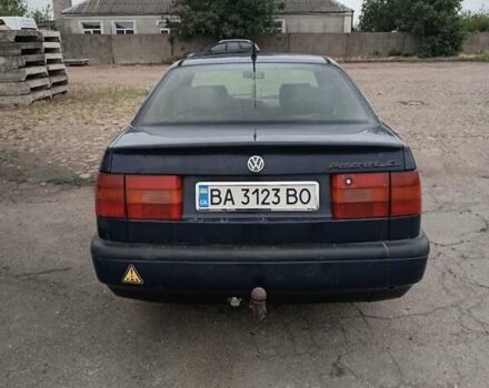 Синий Фольксваген Пассат, объемом двигателя 2 л и пробегом 400 тыс. км за 2100 $, фото 1 на Automoto.ua