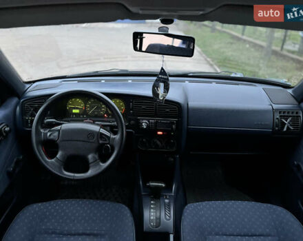 Синий Фольксваген Пассат, объемом двигателя 1.78 л и пробегом 320 тыс. км за 2750 $, фото 8 на Automoto.ua