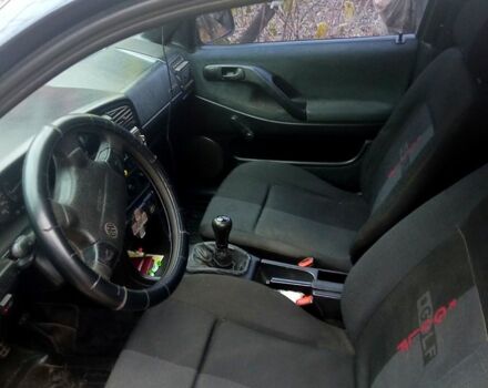 Синий Фольксваген Пассат, объемом двигателя 2 л и пробегом 400 тыс. км за 2100 $, фото 4 на Automoto.ua