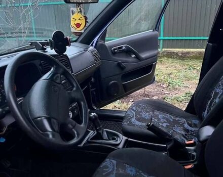 Синий Фольксваген Пассат, объемом двигателя 1.8 л и пробегом 359 тыс. км за 2350 $, фото 17 на Automoto.ua