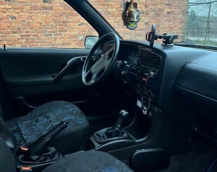 Синий Фольксваген Пассат, объемом двигателя 1.8 л и пробегом 359 тыс. км за 2350 $, фото 24 на Automoto.ua