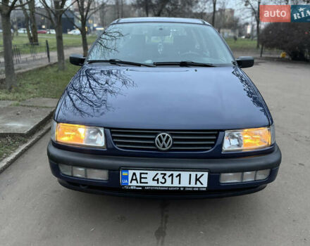 Синий Фольксваген Пассат, объемом двигателя 1.78 л и пробегом 320 тыс. км за 2750 $, фото 7 на Automoto.ua