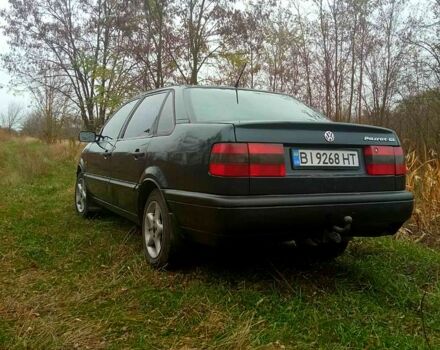 Синий Фольксваген Пассат, объемом двигателя 2 л и пробегом 400 тыс. км за 2100 $, фото 1 на Automoto.ua
