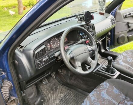 Синій Фольксваген Пассат, об'ємом двигуна 1.8 л та пробігом 359 тис. км за 2200 $, фото 2 на Automoto.ua