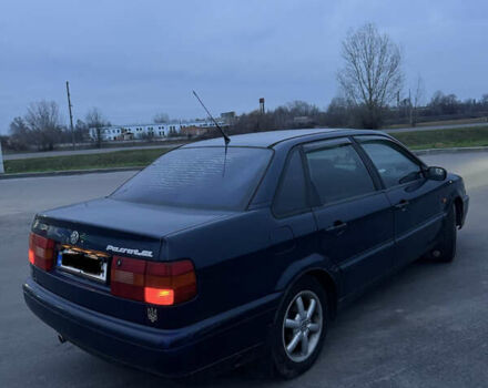 Синій Фольксваген Пассат, об'ємом двигуна 2 л та пробігом 369 тис. км за 2100 $, фото 2 на Automoto.ua