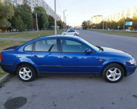 Синий Фольксваген Пассат, объемом двигателя 1.6 л и пробегом 420 тыс. км за 3300 $, фото 10 на Automoto.ua