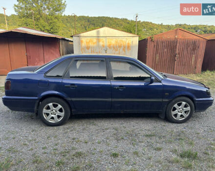 Синий Фольксваген Пассат, объемом двигателя 1.9 л и пробегом 387 тыс. км за 2200 $, фото 2 на Automoto.ua