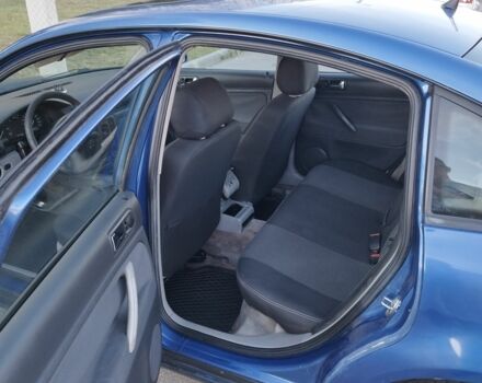 Синий Фольксваген Пассат, объемом двигателя 1.6 л и пробегом 420 тыс. км за 3300 $, фото 5 на Automoto.ua