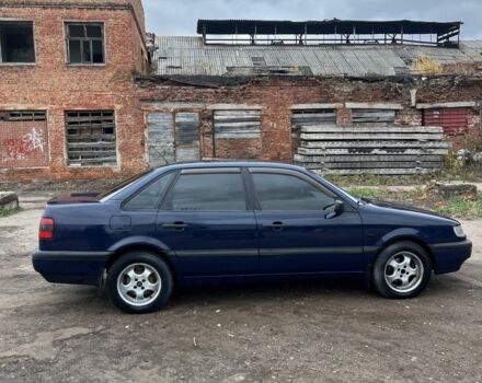 Синий Фольксваген Пассат, объемом двигателя 1.8 л и пробегом 300 тыс. км за 2550 $, фото 3 на Automoto.ua