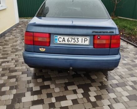 Синий Фольксваген Пассат, объемом двигателя 1.8 л и пробегом 368 тыс. км за 2200 $, фото 1 на Automoto.ua