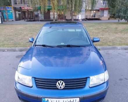 Синий Фольксваген Пассат, объемом двигателя 1.6 л и пробегом 420 тыс. км за 3300 $, фото 1 на Automoto.ua