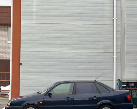 Синий Фольксваген Пассат, объемом двигателя 2 л и пробегом 200 тыс. км за 2150 $, фото 3 на Automoto.ua