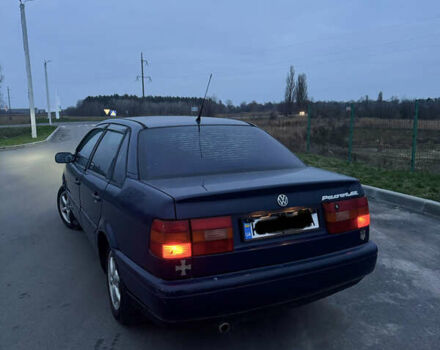 Синій Фольксваген Пассат, об'ємом двигуна 2 л та пробігом 369 тис. км за 2100 $, фото 1 на Automoto.ua