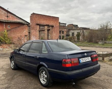 Синий Фольксваген Пассат, объемом двигателя 1.8 л и пробегом 300 тыс. км за 2550 $, фото 6 на Automoto.ua