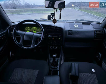 Синій Фольксваген Пассат, об'ємом двигуна 2 л та пробігом 369 тис. км за 2100 $, фото 3 на Automoto.ua