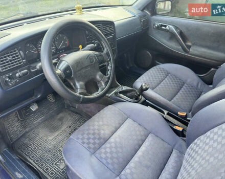 Синий Фольксваген Пассат, объемом двигателя 1.9 л и пробегом 387 тыс. км за 2200 $, фото 8 на Automoto.ua