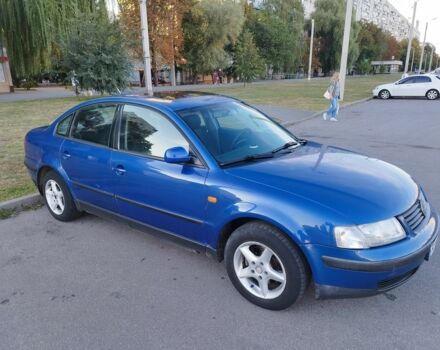 Синий Фольксваген Пассат, объемом двигателя 1.6 л и пробегом 420 тыс. км за 3300 $, фото 2 на Automoto.ua