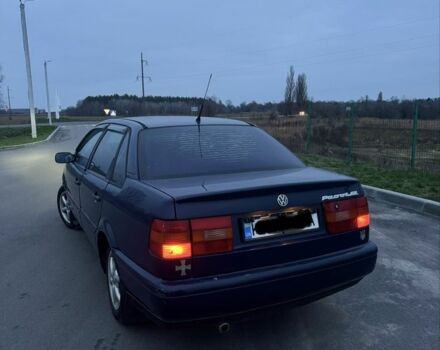 Синій Фольксваген Пассат, об'ємом двигуна 2 л та пробігом 369 тис. км за 2100 $, фото 1 на Automoto.ua