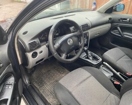 Синий Фольксваген Пассат, объемом двигателя 1.6 л и пробегом 307 тыс. км за 1550 $, фото 9 на Automoto.ua