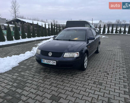 Синий Фольксваген Пассат, объемом двигателя 1.6 л и пробегом 211 тыс. км за 3400 $, фото 1 на Automoto.ua
