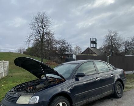 Синий Фольксваген Пассат, объемом двигателя 1.6 л и пробегом 304 тыс. км за 1300 $, фото 2 на Automoto.ua