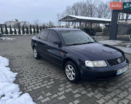 Синий Фольксваген Пассат, объемом двигателя 1.6 л и пробегом 211 тыс. км за 3400 $, фото 2 на Automoto.ua