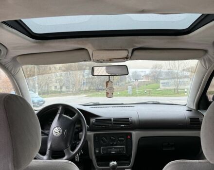 Синий Фольксваген Пассат, объемом двигателя 1.6 л и пробегом 444 тыс. км за 2850 $, фото 16 на Automoto.ua