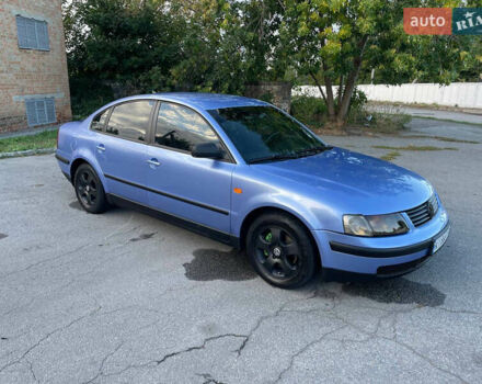 Синий Фольксваген Пассат, объемом двигателя 1.78 л и пробегом 355 тыс. км за 4800 $, фото 2 на Automoto.ua