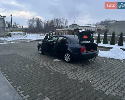 Синий Фольксваген Пассат, объемом двигателя 1.6 л и пробегом 211 тыс. км за 3400 $, фото 6 на Automoto.ua