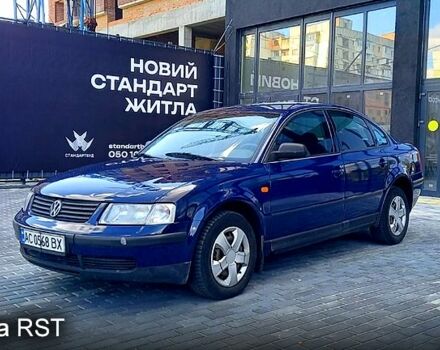 Синий Фольксваген Пассат, объемом двигателя 1.6 л и пробегом 275 тыс. км за 2799 $, фото 4 на Automoto.ua