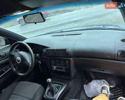 Синий Фольксваген Пассат, объемом двигателя 1.9 л и пробегом 400 тыс. км за 3599 $, фото 16 на Automoto.ua