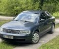 Синий Фольксваген Пассат, объемом двигателя 1.8 л и пробегом 300 тыс. км за 2450 $, фото 1 на Automoto.ua