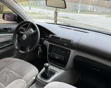 Синий Фольксваген Пассат, объемом двигателя 1.6 л и пробегом 444 тыс. км за 2650 $, фото 13 на Automoto.ua