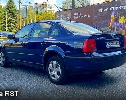 Синий Фольксваген Пассат, объемом двигателя 1.6 л и пробегом 275 тыс. км за 2799 $, фото 2 на Automoto.ua