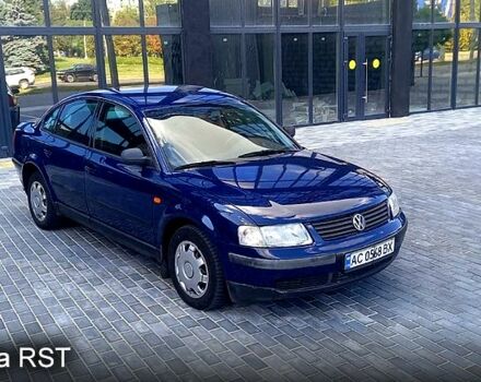 Синий Фольксваген Пассат, объемом двигателя 1.6 л и пробегом 275 тыс. км за 2799 $, фото 5 на Automoto.ua
