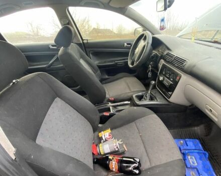 Синий Фольксваген Пассат, объемом двигателя 1.6 л и пробегом 304 тыс. км за 1300 $, фото 4 на Automoto.ua