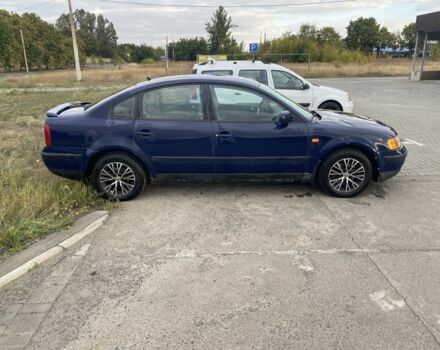 Синий Фольксваген Пассат, объемом двигателя 1.6 л и пробегом 290 тыс. км за 2500 $, фото 1 на Automoto.ua