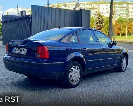 Синий Фольксваген Пассат, объемом двигателя 1.6 л и пробегом 275 тыс. км за 2799 $, фото 7 на Automoto.ua