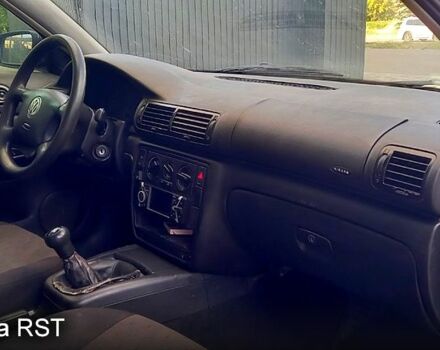 Синий Фольксваген Пассат, объемом двигателя 1.6 л и пробегом 275 тыс. км за 2799 $, фото 8 на Automoto.ua