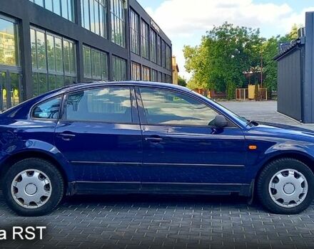 Синий Фольксваген Пассат, объемом двигателя 1.6 л и пробегом 275 тыс. км за 2799 $, фото 6 на Automoto.ua