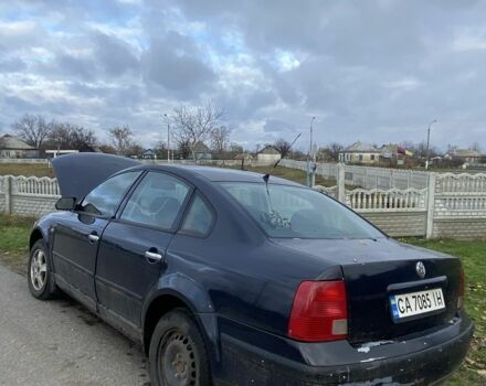 Синий Фольксваген Пассат, объемом двигателя 1.6 л и пробегом 304 тыс. км за 1300 $, фото 1 на Automoto.ua