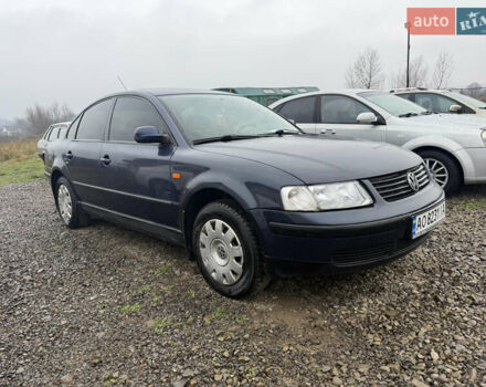 Синий Фольксваген Пассат, объемом двигателя 1.6 л и пробегом 220 тыс. км за 3200 $, фото 1 на Automoto.ua