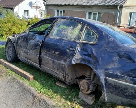 Синий Фольксваген Пассат, объемом двигателя 0 л и пробегом 300 тыс. км за 800 $, фото 4 на Automoto.ua