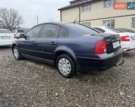 Синий Фольксваген Пассат, объемом двигателя 1.6 л и пробегом 220 тыс. км за 3200 $, фото 3 на Automoto.ua