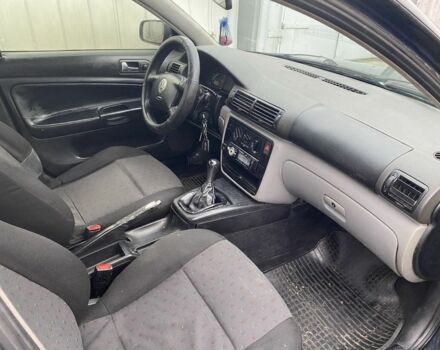 Синий Фольксваген Пассат, объемом двигателя 1.6 л и пробегом 307 тыс. км за 1550 $, фото 8 на Automoto.ua