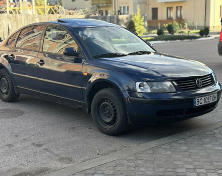 Синий Фольксваген Пассат, объемом двигателя 1.6 л и пробегом 328 тыс. км за 3400 $, фото 2 на Automoto.ua