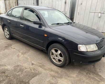 Синий Фольксваген Пассат, объемом двигателя 1.6 л и пробегом 307 тыс. км за 1550 $, фото 2 на Automoto.ua