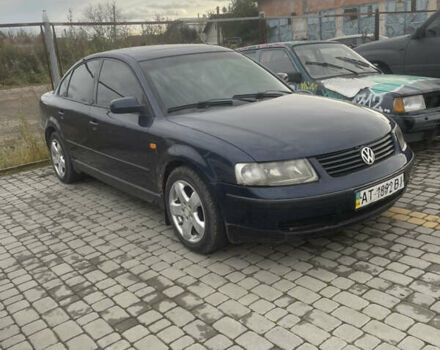 Синий Фольксваген Пассат, объемом двигателя 1.6 л и пробегом 300 тыс. км за 2800 $, фото 1 на Automoto.ua