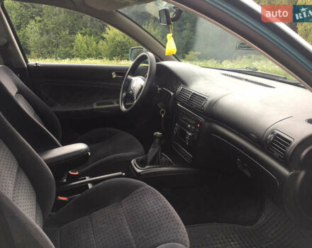 Синий Фольксваген Пассат, объемом двигателя 1.6 л и пробегом 285 тыс. км за 3750 $, фото 9 на Automoto.ua