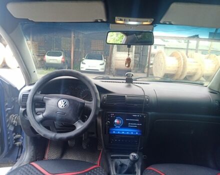 Синій Фольксваген Пассат, об'ємом двигуна 1.8 л та пробігом 400 тис. км за 4000 $, фото 3 на Automoto.ua